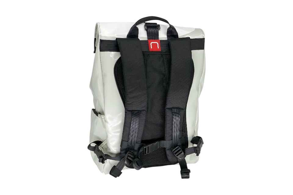 sac à dos nine june swiss made bâche de camion recyclée nomad 25 litres.swiss made, recycling, upcycling, tructarpaunlin, backpack, adventurer