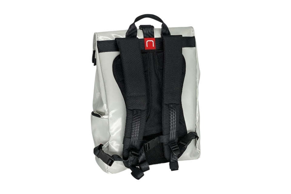 sac à dos nine june swiss made bâche de camion recyclée nomad 25 litres.swiss made, recycling, upcycling, tructarpaunlin, backpack, adventurer