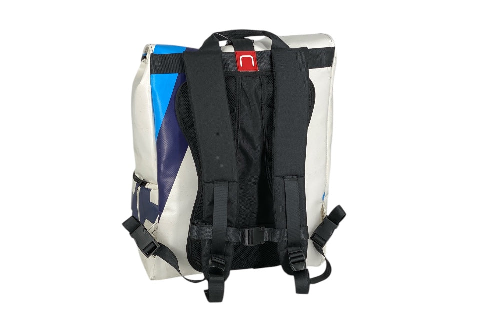 sac à dos nine june swiss made bâche de camion recyclée nomad 25 litres.swiss made, recycling, upcycling, tructarpaunlin, backpack, adventurer