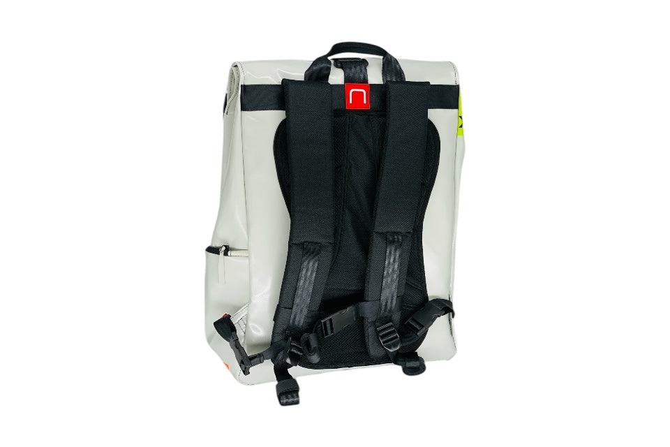 sac à dos nine june swiss made bâche de camion recyclée nomad 25 litres.swiss made, recycling, upcycling, tructarpaunlin, backpack, adventurer