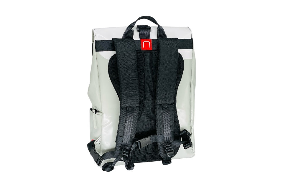 sac à dos nine june swiss made bâche de camion recyclée nomad 25 litres.swiss made, recycling, upcycling, tructarpaunlin, backpack, adventurer