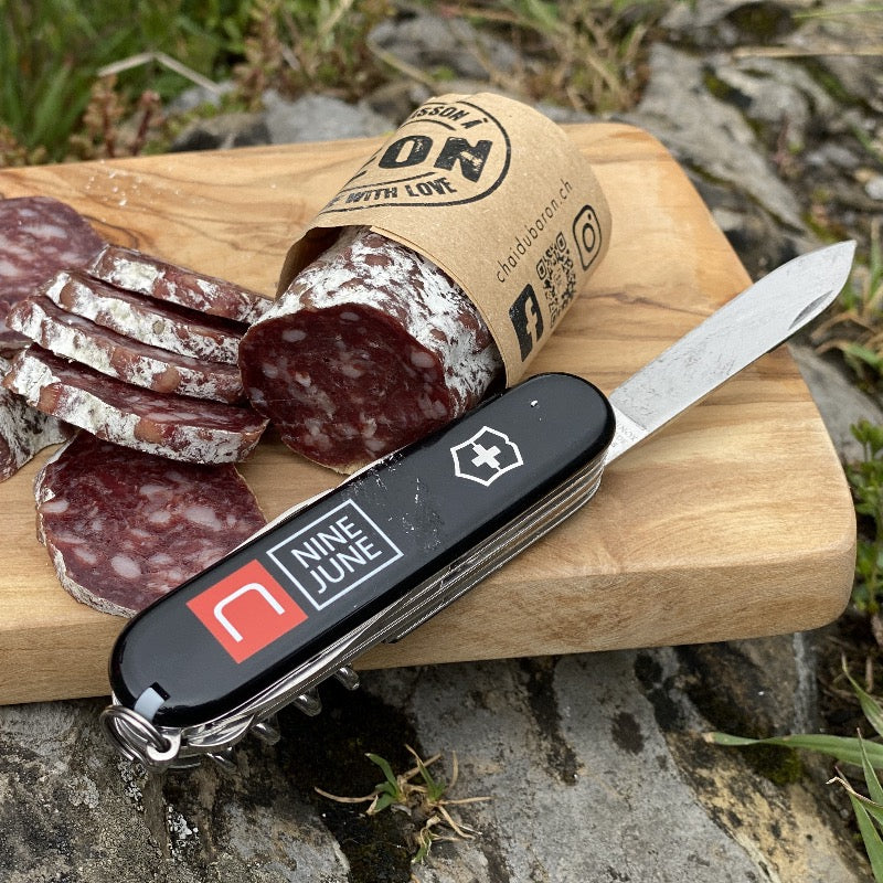 couteau suisse victorinox huntsman nine june